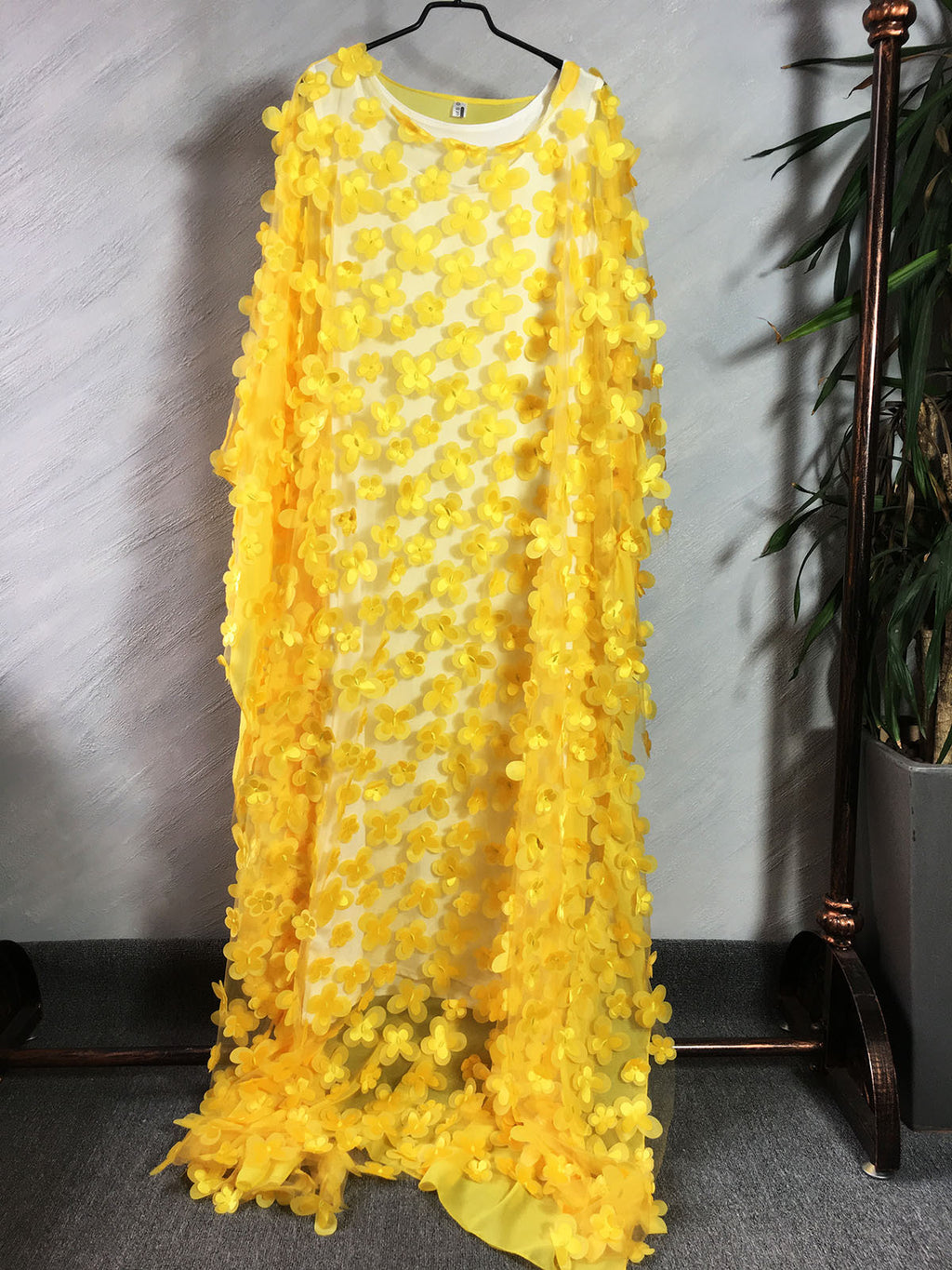 Cross-border source three-dimensional embroidery flower mesh round neck bat sleeve loose plus size robe vest African women's clear