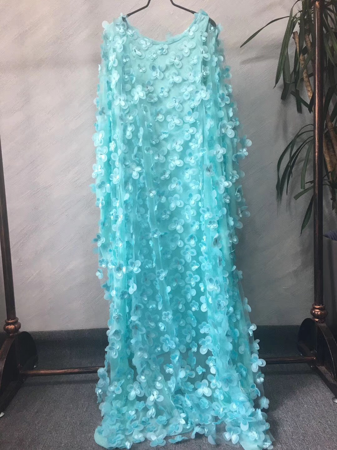 Cross-border source three-dimensional embroidery flower mesh round neck bat sleeve loose plus size robe vest African women's clear