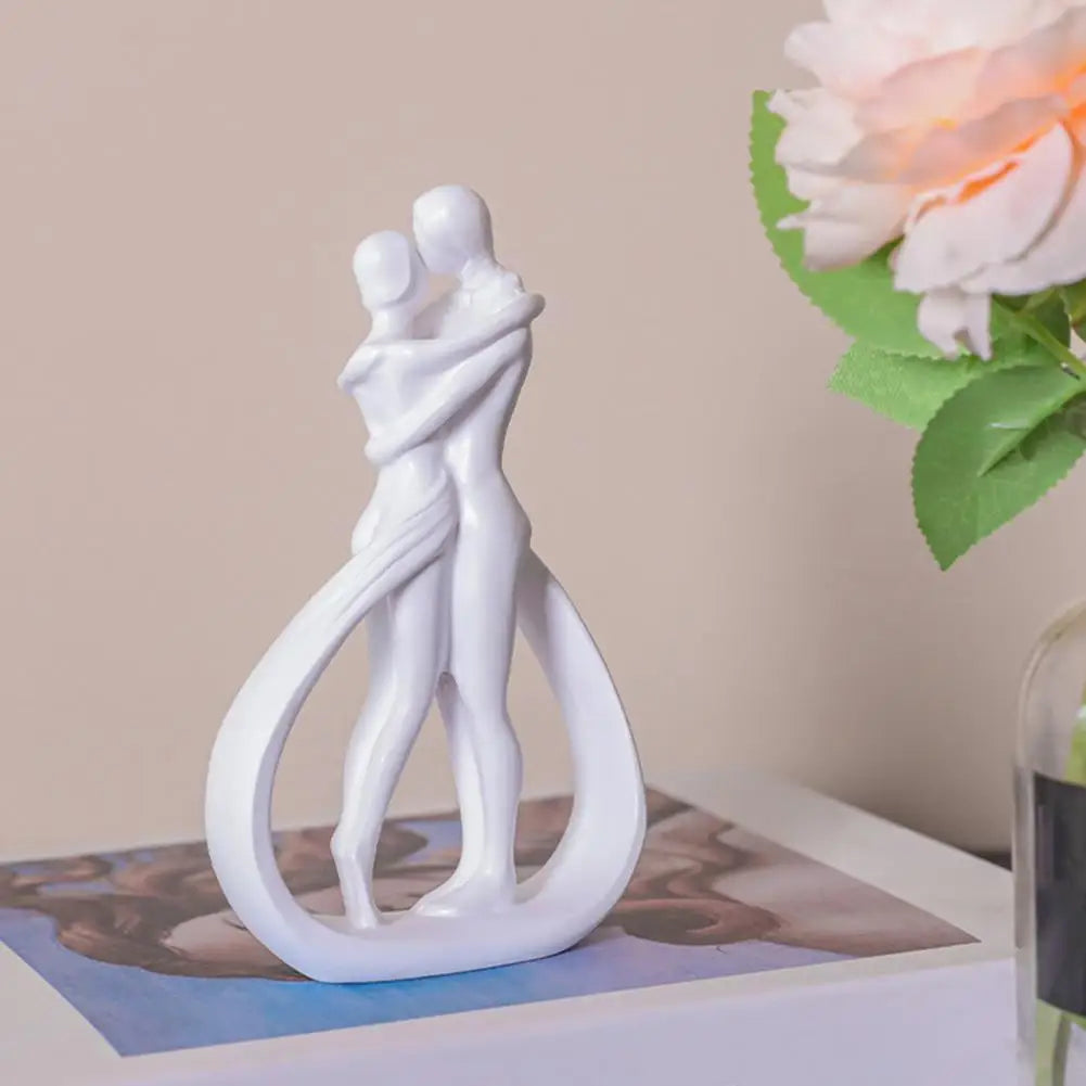Hugging Couple Figurine Embracing Men Women Resin Statue Sculpture Home Office Wedding Party Anniversary Desktop Decoration